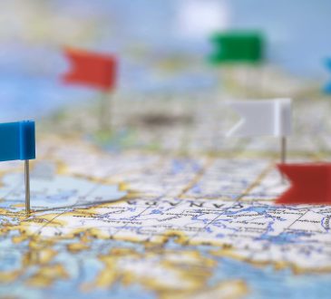 Travel destinations in Canada marked with pins on map