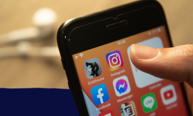 Clubhouse app among other social media icons on smartphone screen